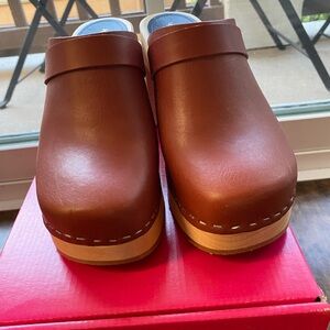 Swedish Hasbeens Husband Sky High in cognac Size 37